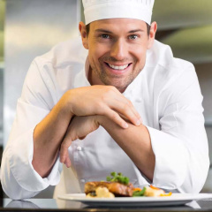 Личный повар возьмет на себя все обязанности по кухне и обеспечит здоровое полноценное питание для всей семьи